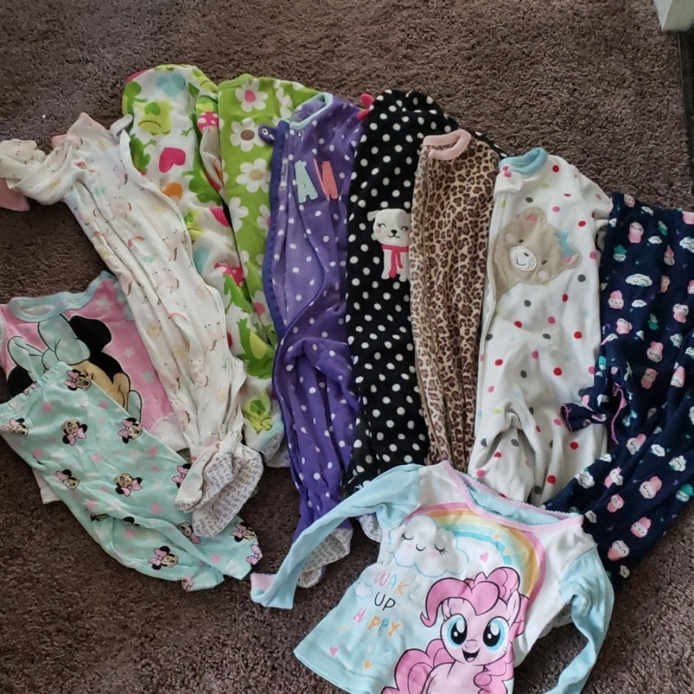 Lot of baby girl 12M pajamas